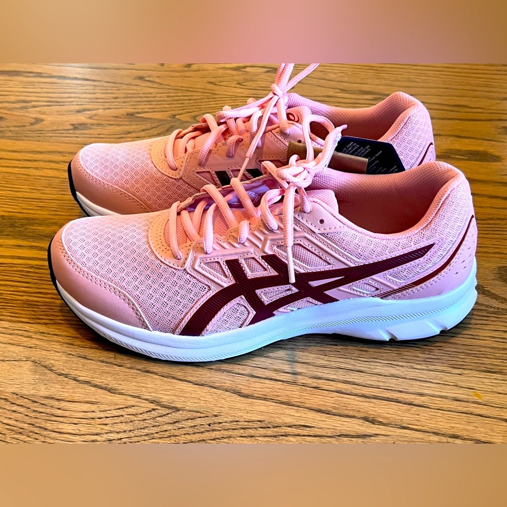 New in box ASICS Jolt 3 Sneakers Pink Frosted Rose sz 10